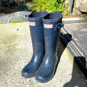 Hunter navy sparkle tall boot, size EU 32/US 1